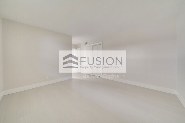 Building Photo - 921 SW 74th Terrace