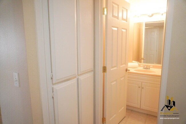 Building Photo - 5333 Primrose Dr