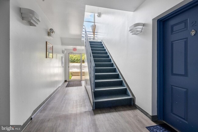 Building Photo - 5213 Le Parc Dr