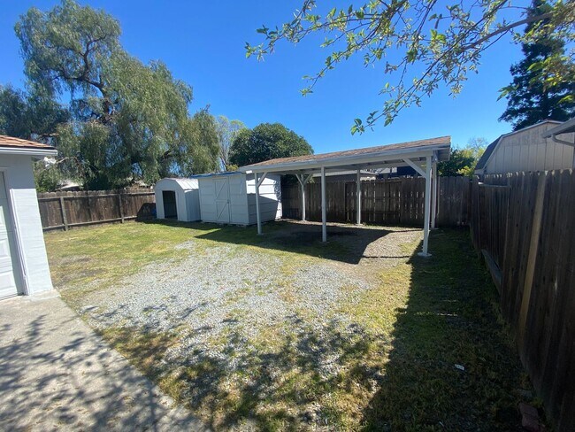 Building Photo - $2490 / 2 BR - GORGEOUS RECENTLY REMODELED CENTRAL LIVERMORE DUPLEX UNIT