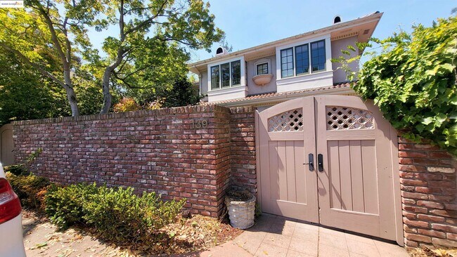 Primary Photo - 139 Woodland Way