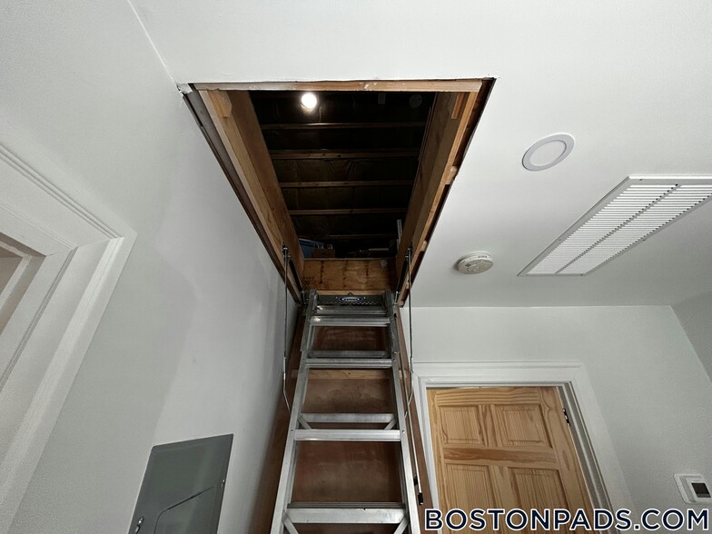 Building Photo - 4350 Washington St