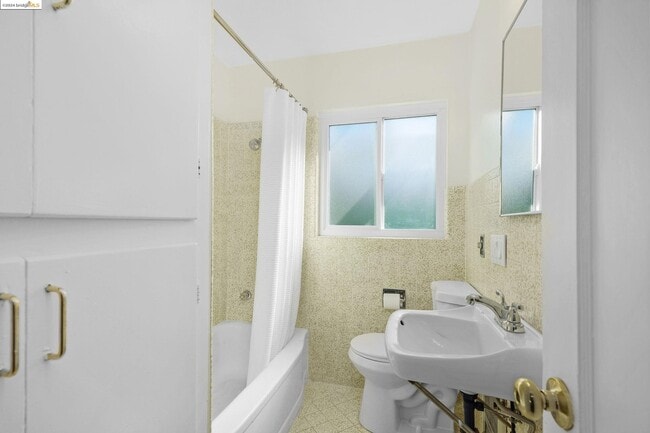 Building Photo - 24639 Leona Dr