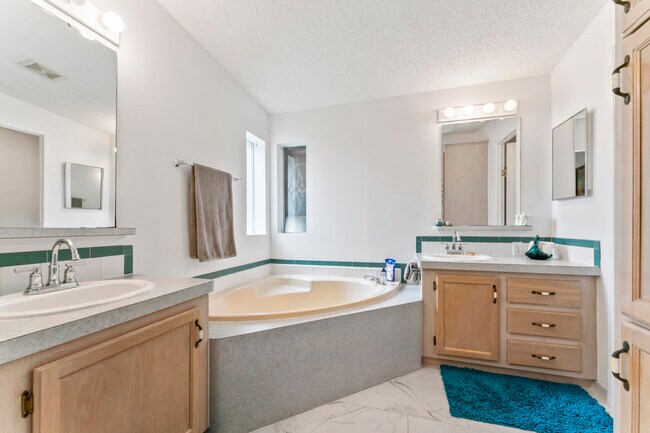 Building Photo - 8913 SW Chevy Cir