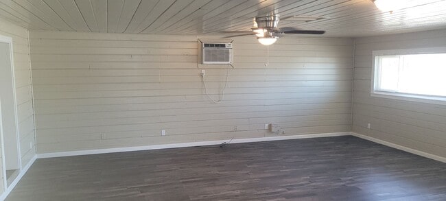 Building Photo - Beautiful home. Apply today!