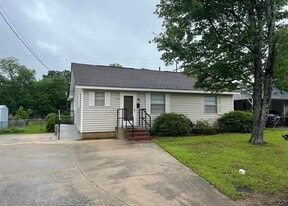 Building Photo - 726 McArthur Blvd