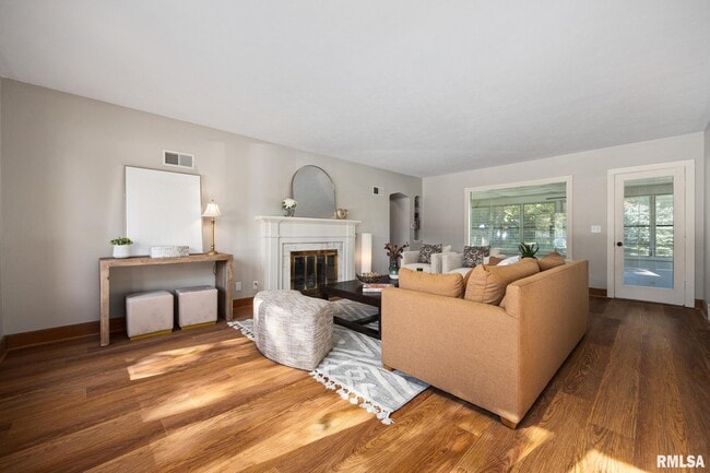 Building Photo - 205 W Glen Ave