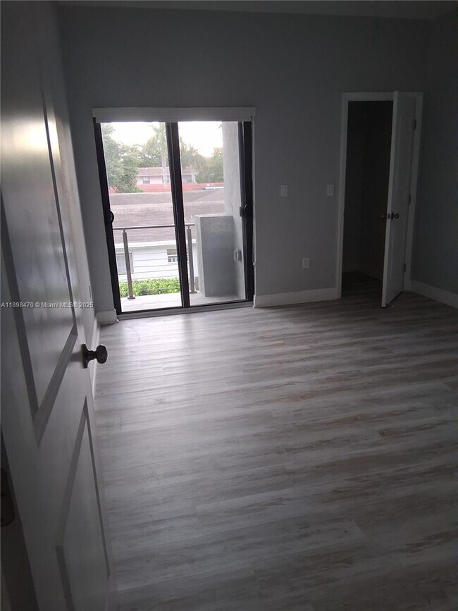 Building Photo - 488 NW 40th Ct