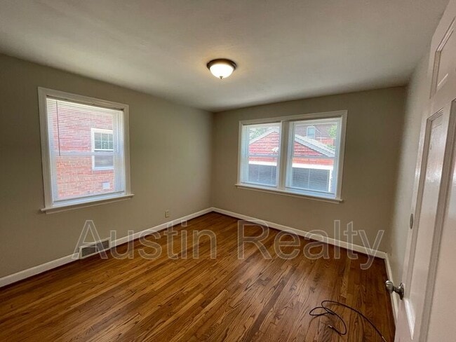 Building Photo - 7215 Amherst Ave