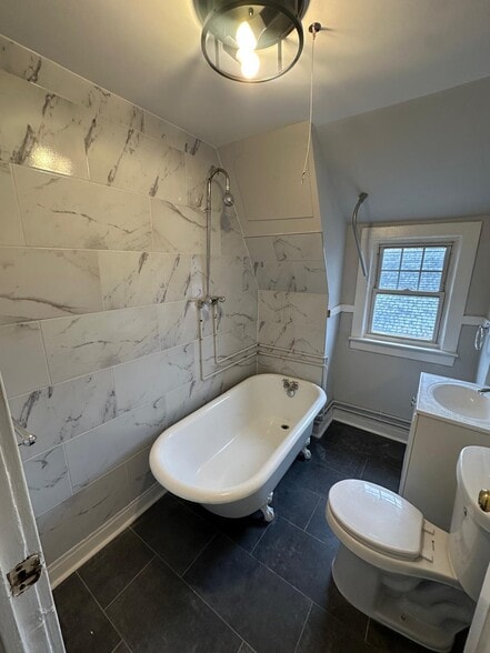 Building Photo - 55 James St