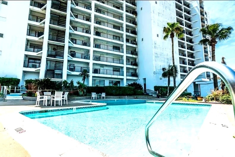 Building Photo - 7310 Seawall Blvd