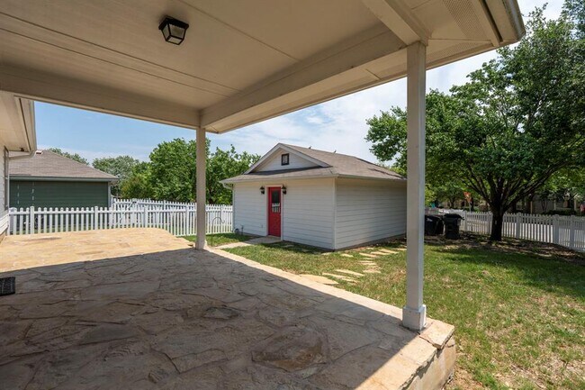 Building Photo - 112 Steele
