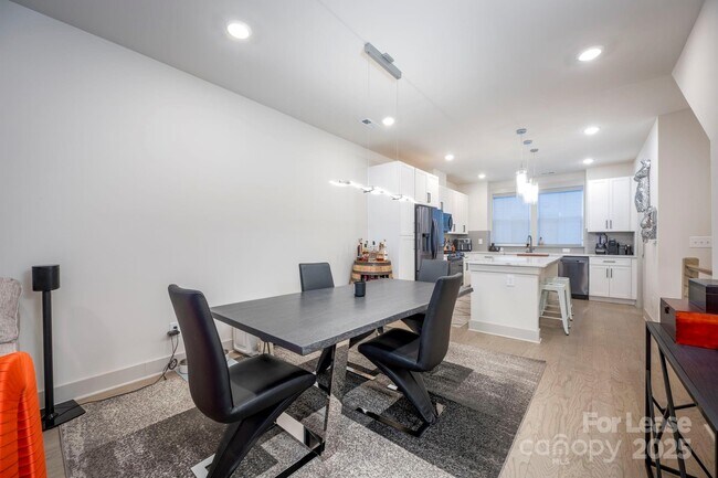 Building Photo - 1033 Wesley Terrace Ave