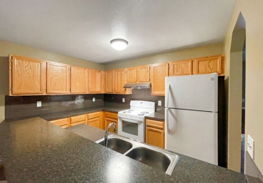 Building Photo - 2104 N Yellowstone St