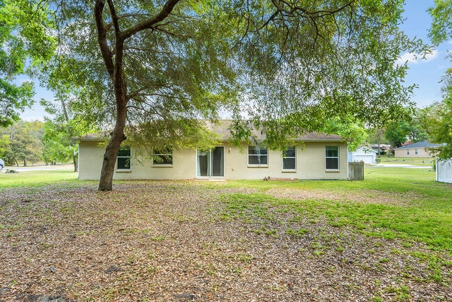 Building Photo - 304 Woods Landing Dr