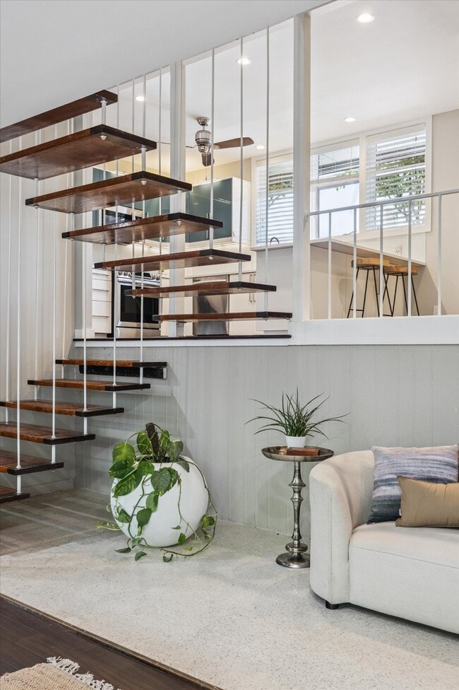 Building Photo - 5242 Memorial Dr