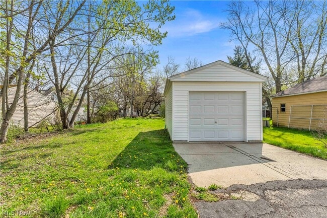 Building Photo - 5461 Clement Ave