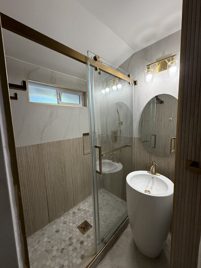 Building Photo - Stunning Newly Remodeled 4 Bedroom 3 Bathroom Home in Walnut Creek