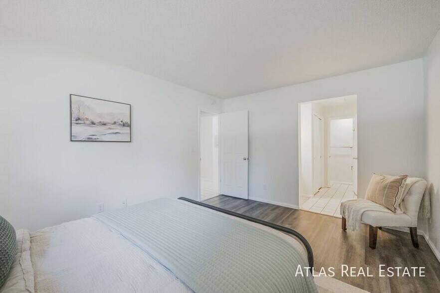 Building Photo - 6540 Delmonico Dr