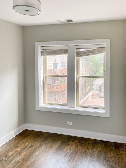 Building Photo - 3917 N Janssen Ave