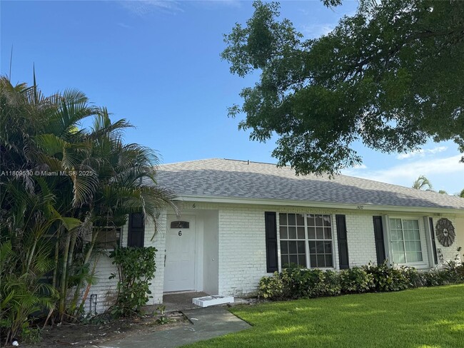 Building Photo - 1420 SW 28th Ave