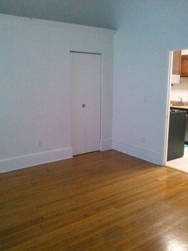 Interior Photo - 506 Cathedral Street
