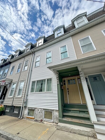 Building Photo - 3 Viking St