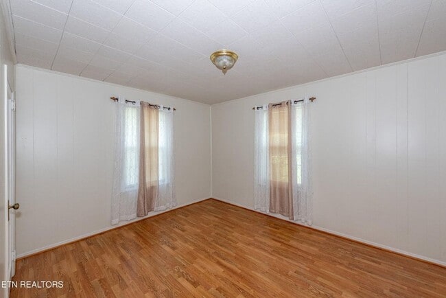 Building Photo - Maryville 37804 - 2 bedroom, 1 bath home w...