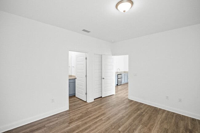 Building Photo - DON'T MISS OUT!