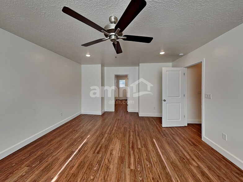 Building Photo - 1328 E White St