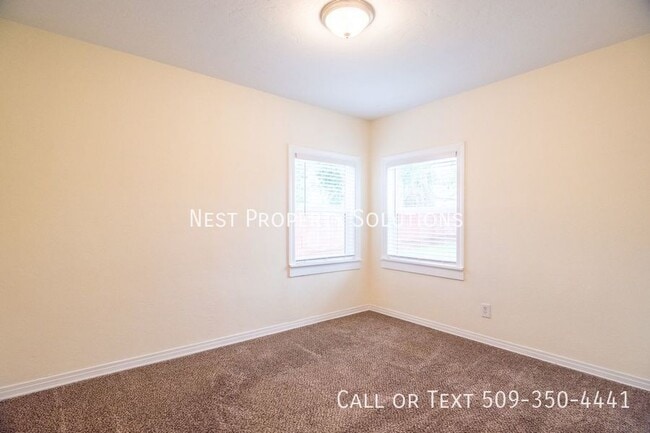 Building Photo - 3004 W Lakeside Dr