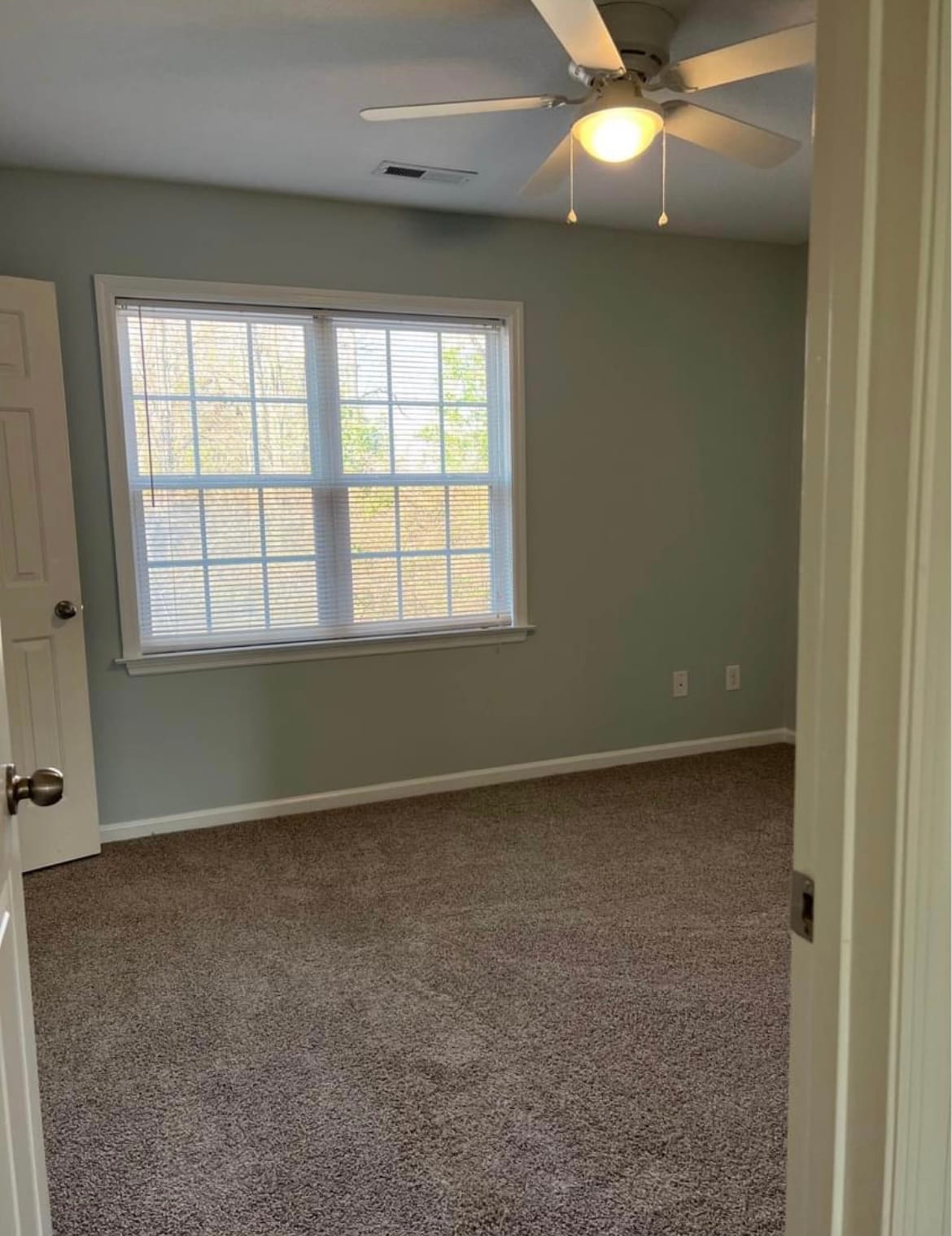 guest room - 27 E Doris Ave