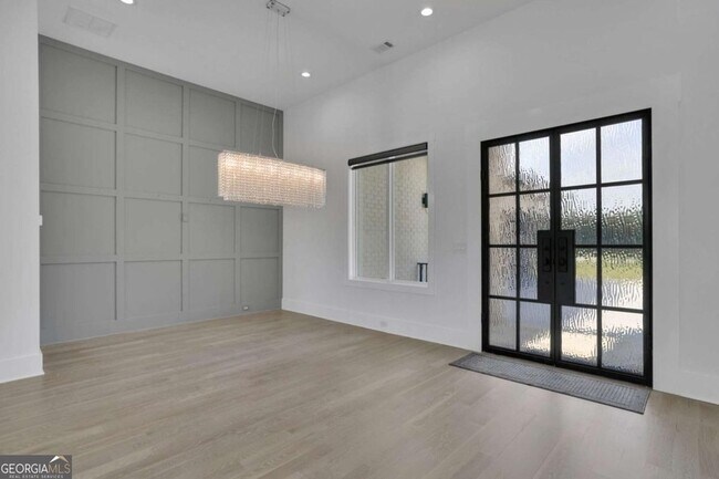 Building Photo - 2964 Old Peachtree Rd NE