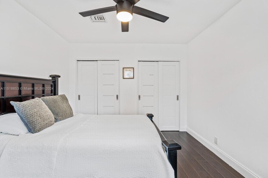 Building Photo - 2830 NE 56th Ct