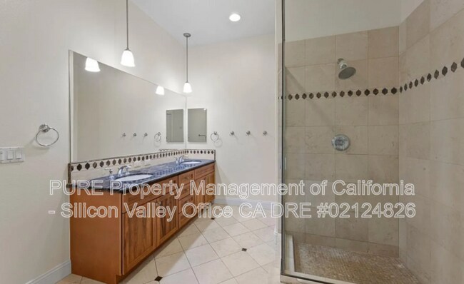Building Photo - 2881 Meridian Ave