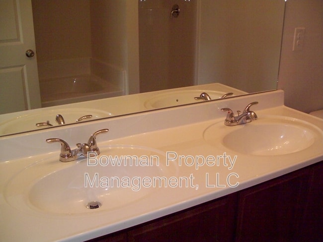 Building Photo - 236 Sidney Lanier Ave