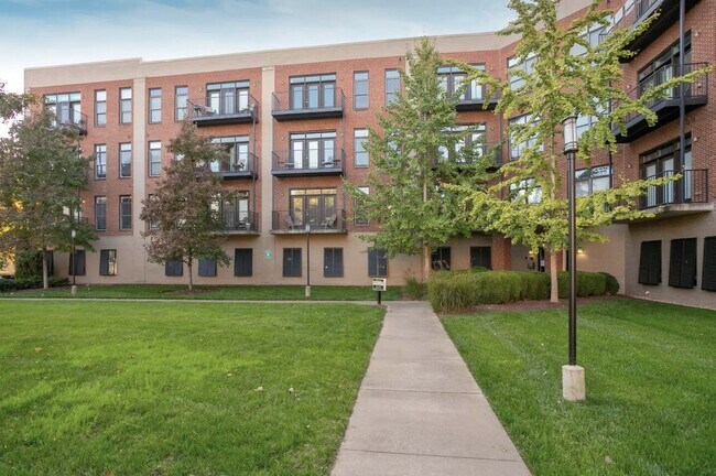 Building Photo - 817 3rd Ave N