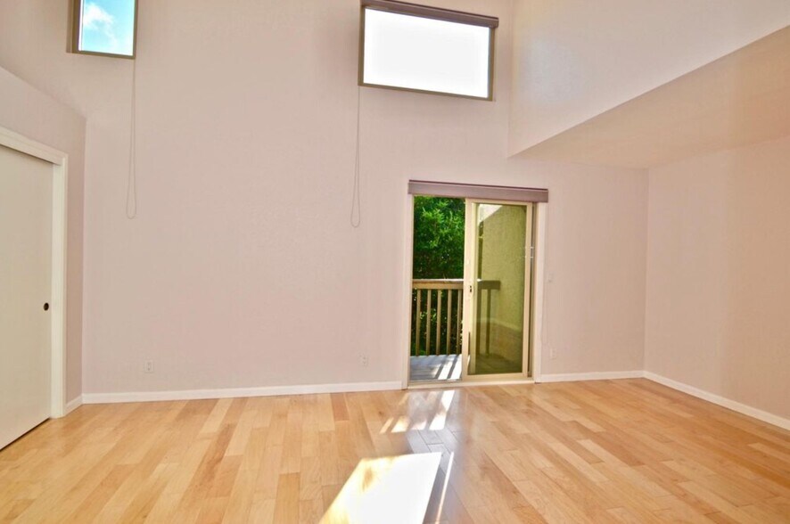 Building Photo - 99 Montsalas Dr