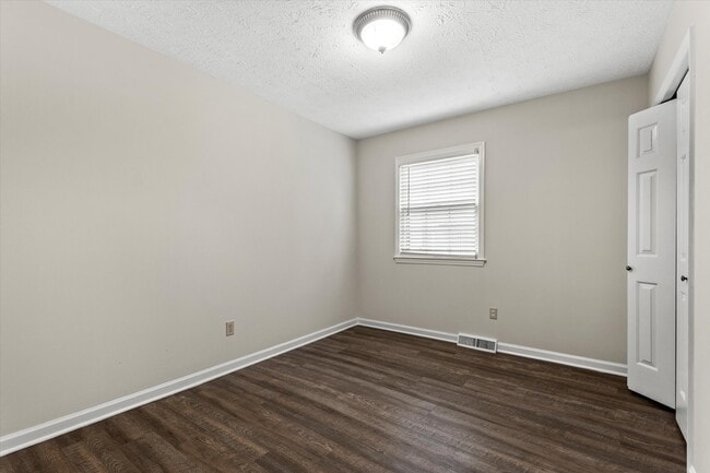 Building Photo - 3215 Aqueduct Dr