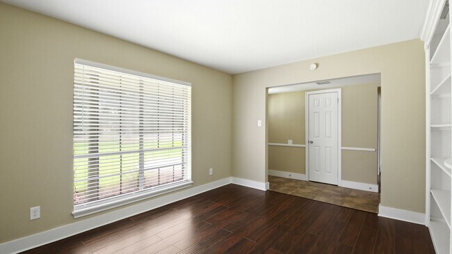 Building Photo - 1511 Sungail Dr