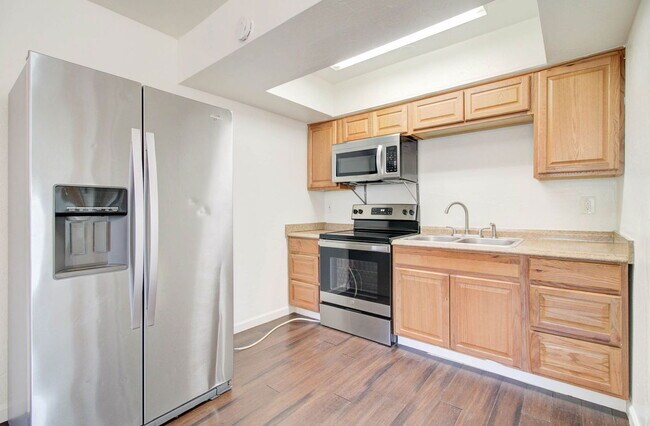 Building Photo - 1501 E Roosevelt St