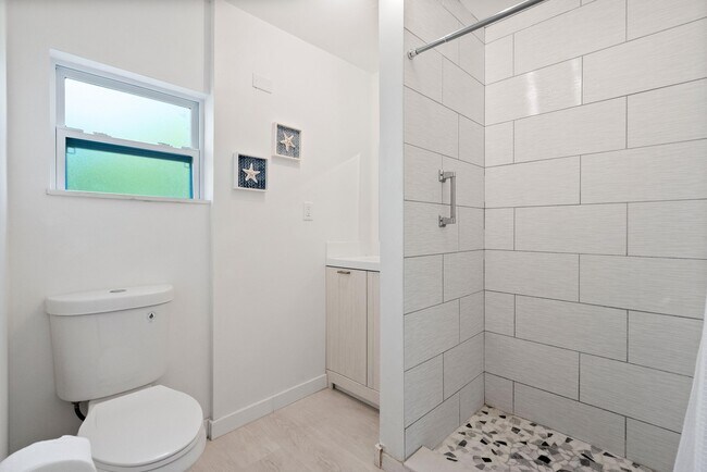 Building Photo - 670 Hernando St