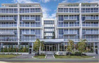 Building Photo - 9940 W Bay Harbor Dr