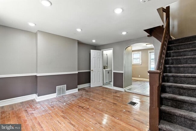 Building Photo - 144 N Dearborn St