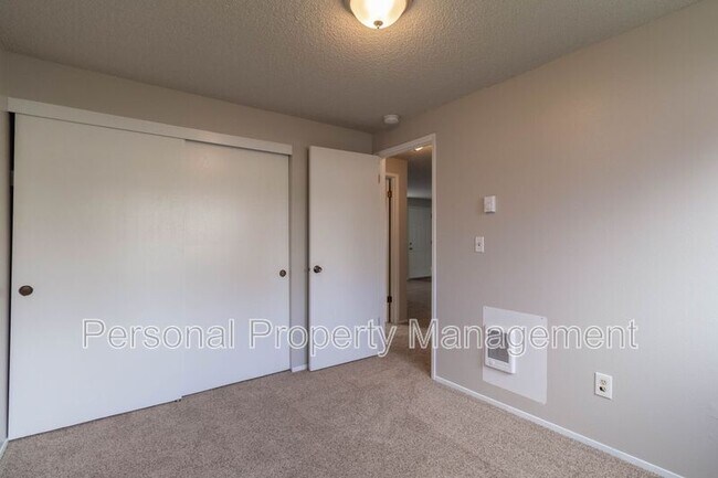 Building Photo - 506 E 34th St