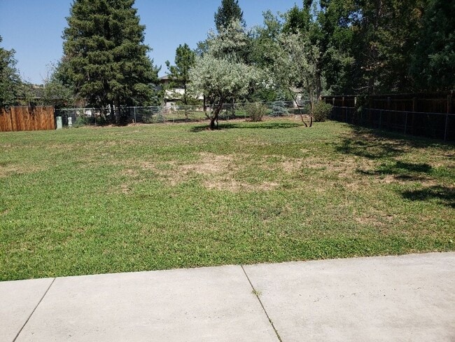 Building Photo - Nice 4 bedroom, 2 bath split level home