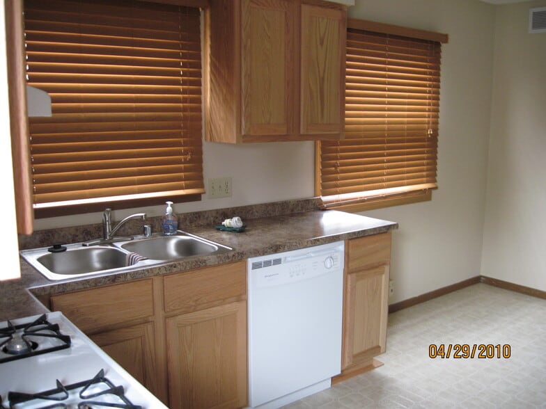 Building Photo - 123 Marcella St