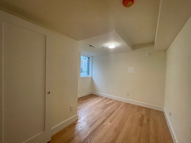 Building Photo - 23 Cameron St