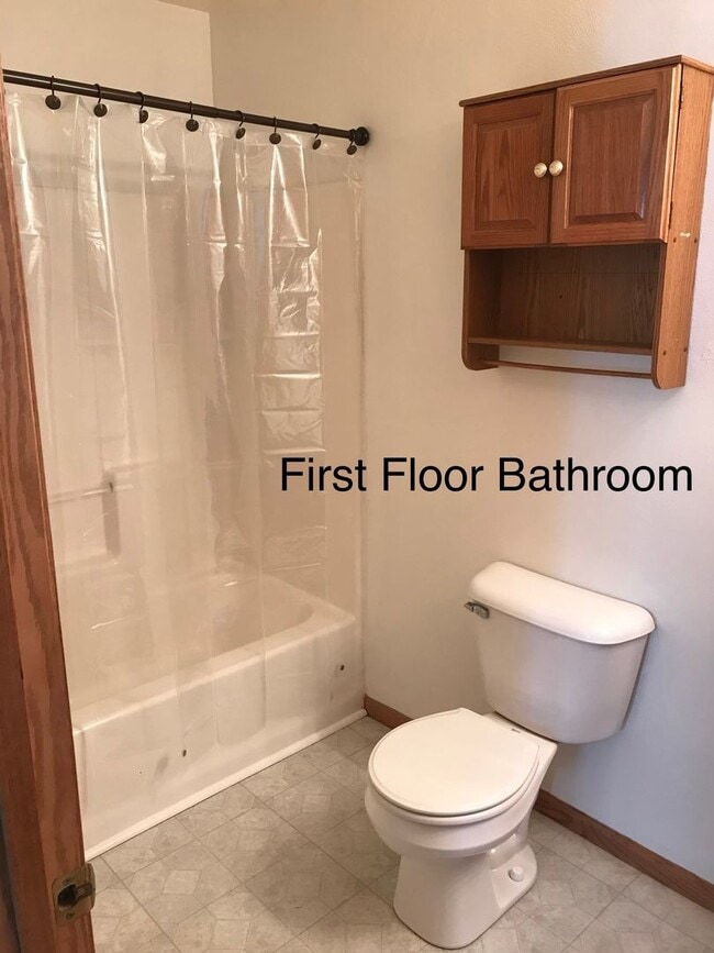 Building Photo - 1031-1033 Pleasantview