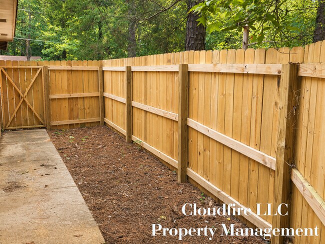 Building Photo - 232 James Cir